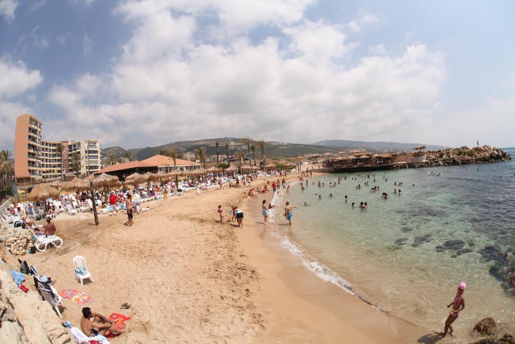 Sawary Beach Hotel Batroûn Kültér fotó