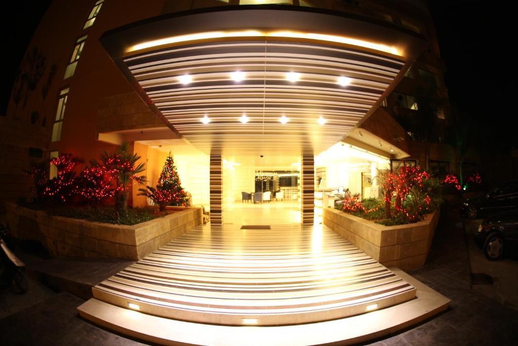 Sawary Beach Hotel Batroûn Kültér fotó