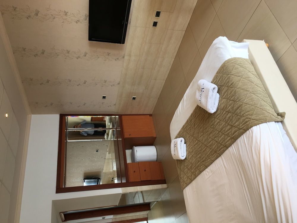 Sawary Beach Hotel Batroûn Kültér fotó