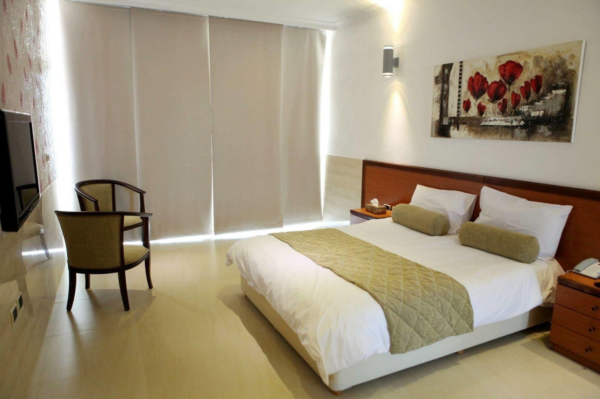 Sawary Beach Hotel Batroûn Kültér fotó