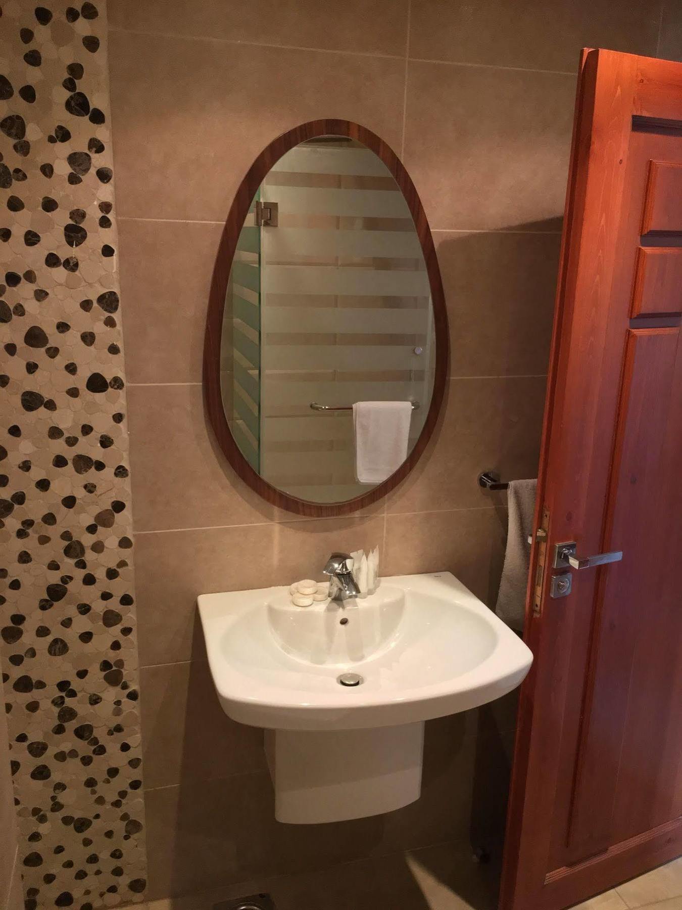 Sawary Beach Hotel Batroûn Kültér fotó