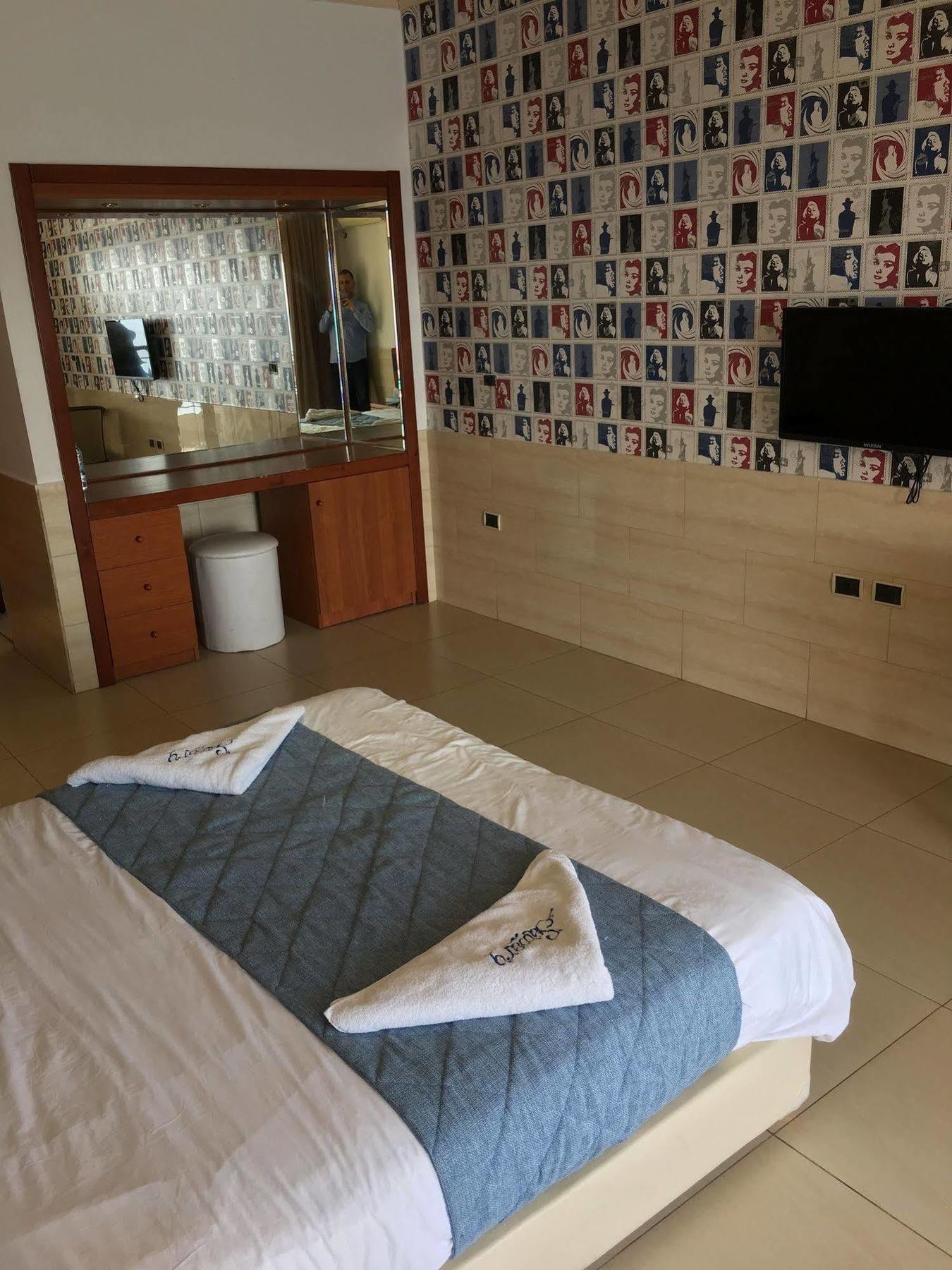 Sawary Beach Hotel Batroûn Kültér fotó