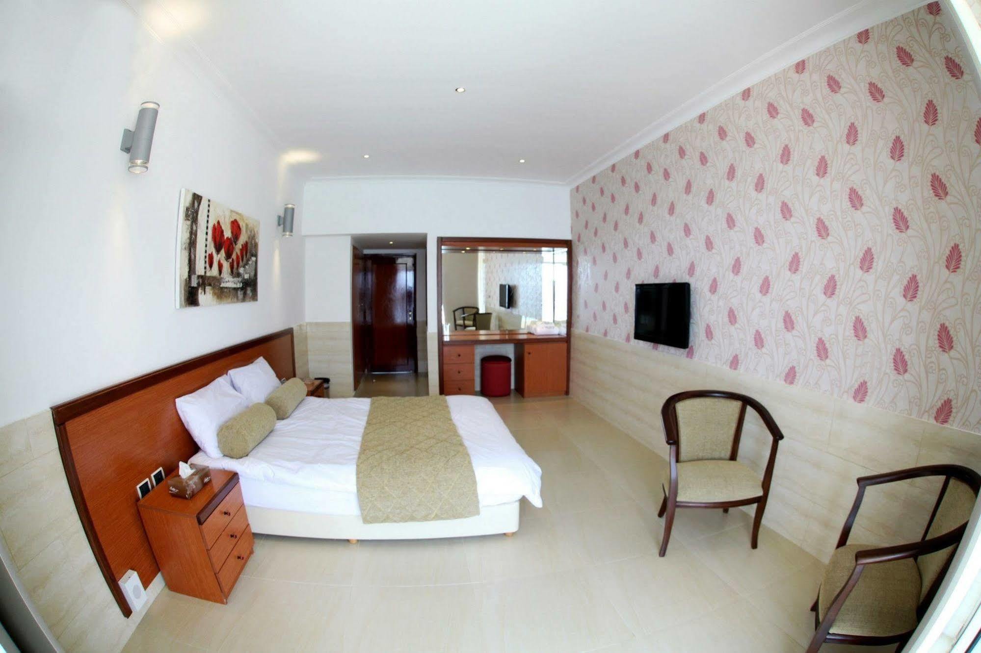 Sawary Beach Hotel Batroûn Kültér fotó
